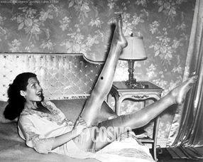 爱莲丝袜小说,缠绵红尘中的丝袜情缘