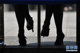 吻丝袜美腿动态图片,一瞥视觉盛宴